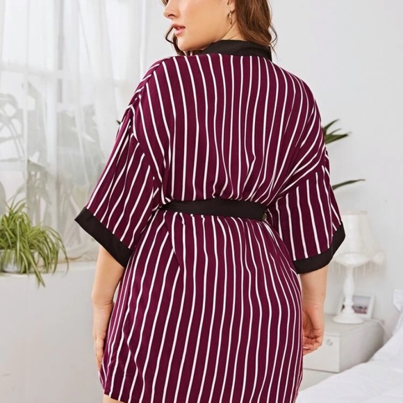 Cami Top & Shorts & Robe Set - Picture 3 of 5